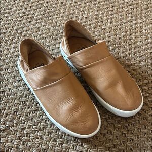 Beek Tan and White Leather Flats